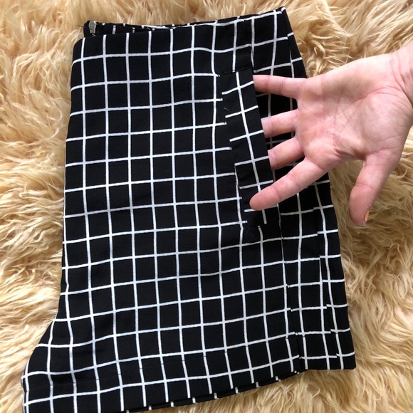Grid Pattern Shorts - Picture 2 of 3